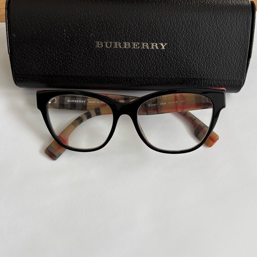 Burberry Women's 3806 Black prescription Glasses. Model BE2301/ 51-16-140